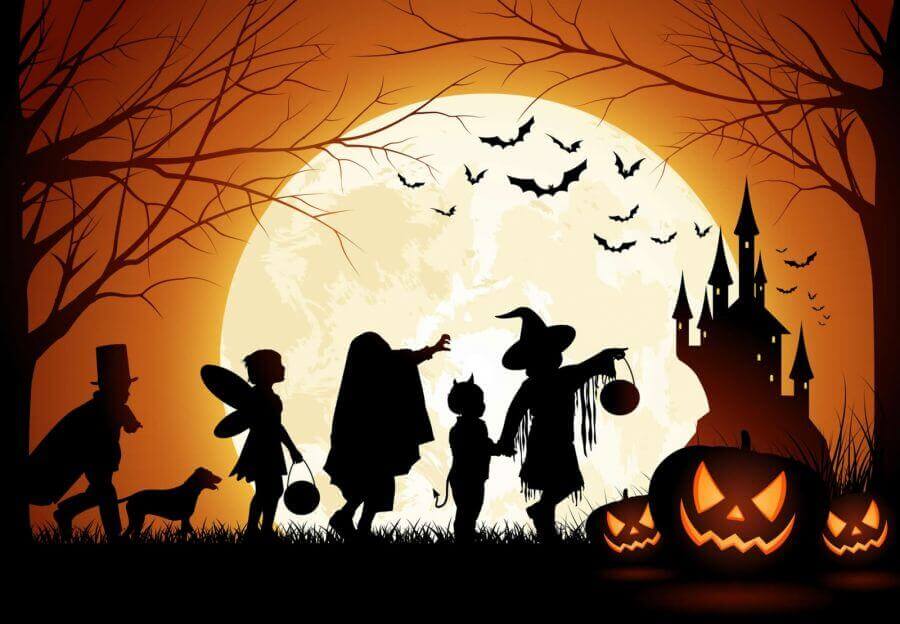 Halloween ha origini antiche, celtiche, tramandate fino al Medioevo e dall'Europa, grazie ai Padri Pellegrini, giunse fino negli Stati Uniti.